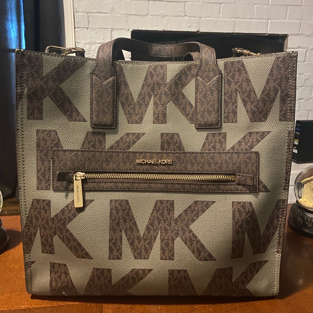 Michael Kors Kenly Large Graphic Army Green North South Tote Crossbody Handbag